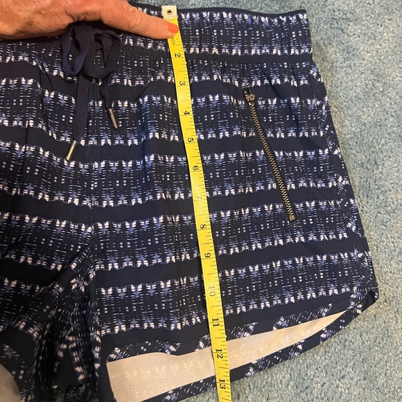 Athleta QuickDry shorts with zippered pocket Medium - Picture 7 of 7